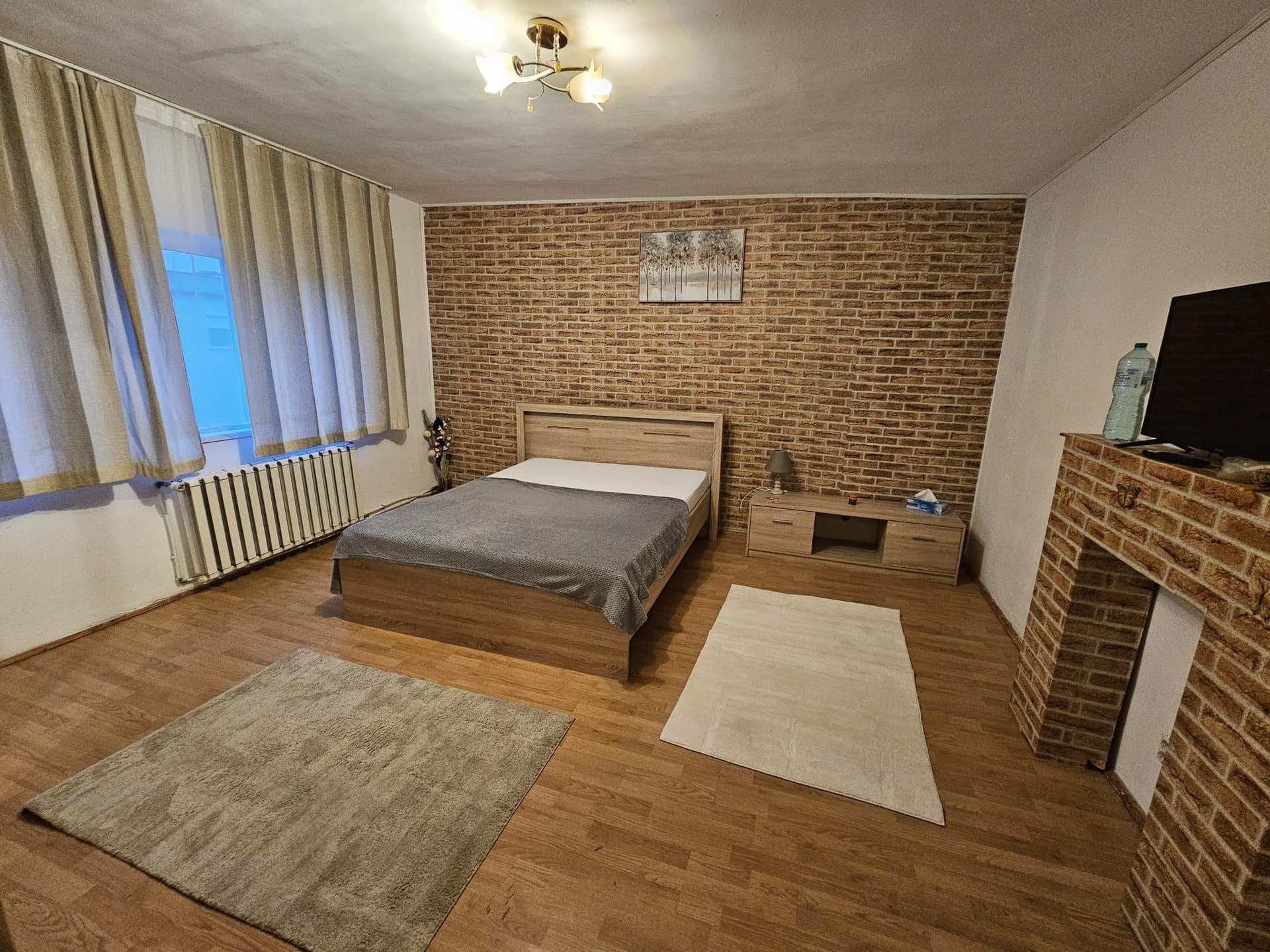 Închiriez apartament 1 camera cart Rogerius