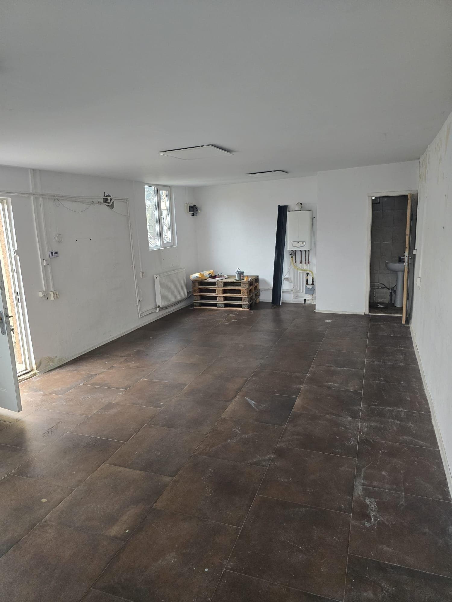 Inchiriez spatiu - imagine 1