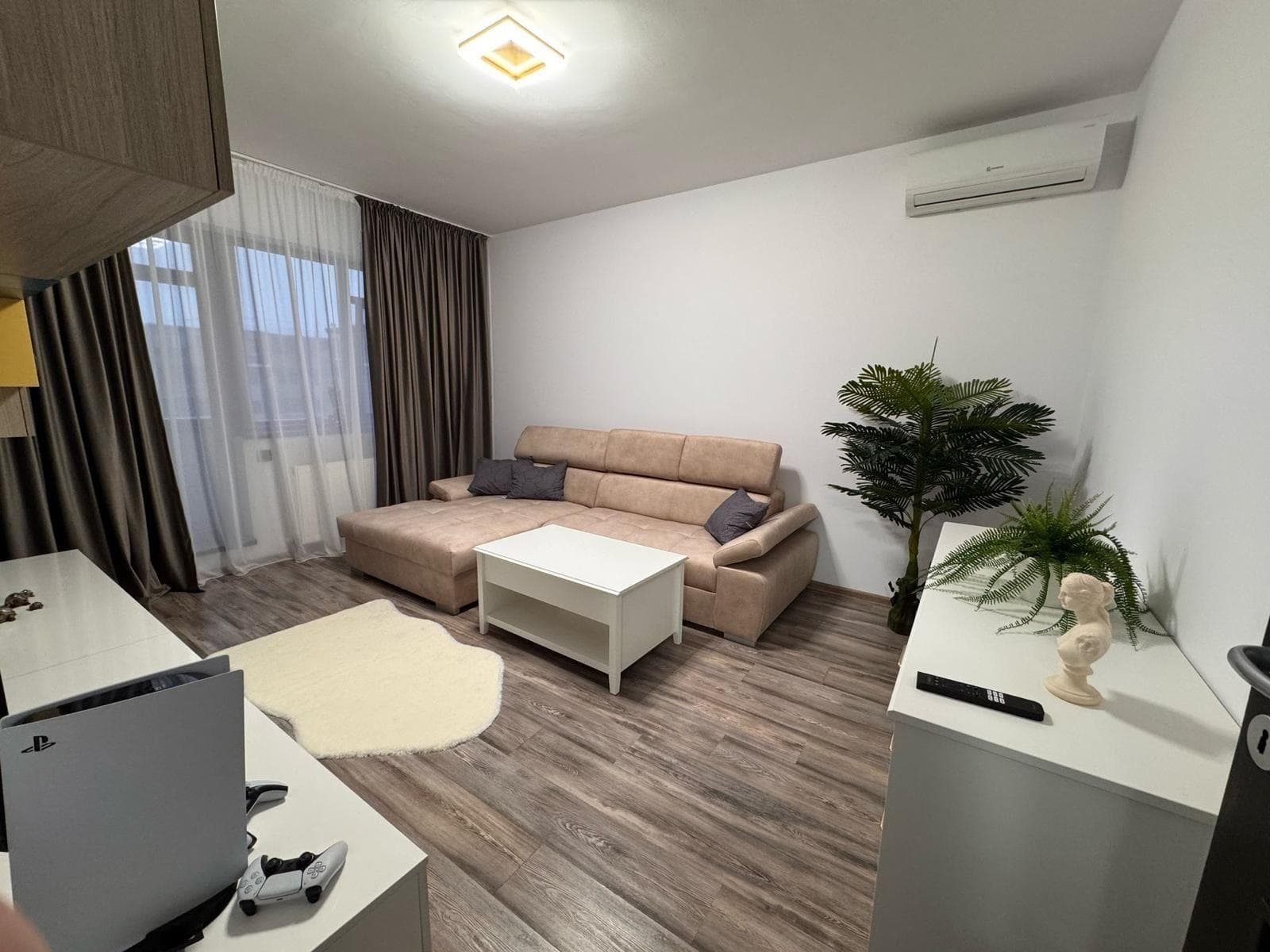 Proprietar VAND sau SCHIMB cu vila un apartament 3 camere decomandat C