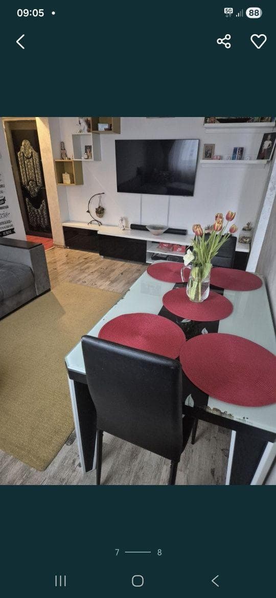 Proprietar vând Apartament 3 camere etaj 3 se vinde complect mobilat !
