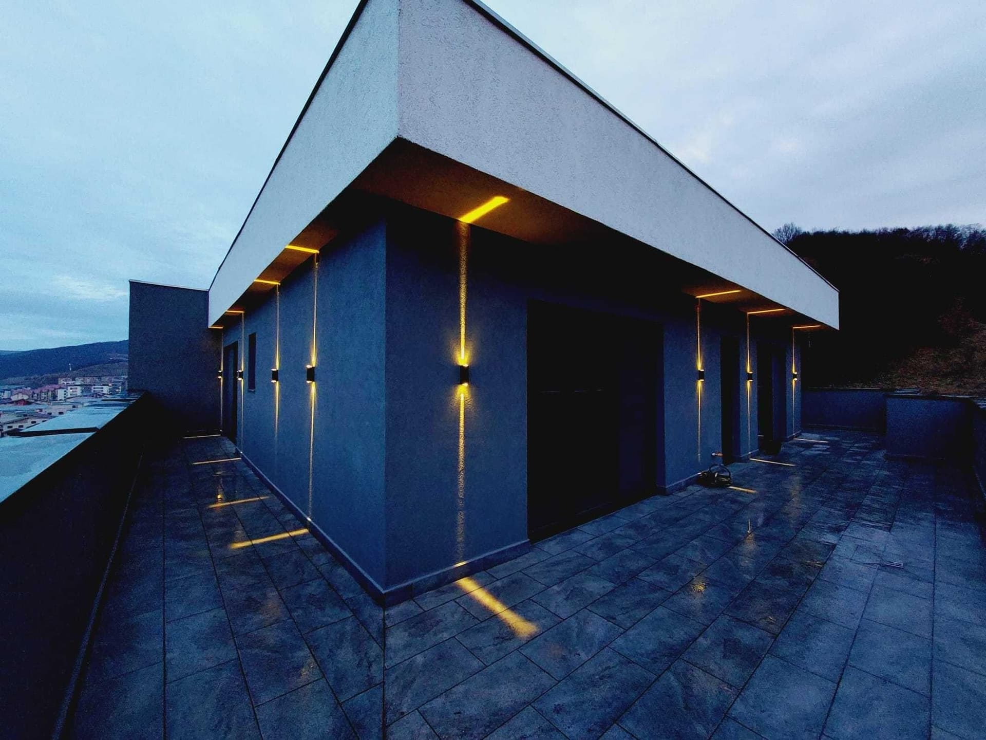 PF, vand ap. la etaj retras ultrafinisat 77 mp + 68 mp terasa Teilor - imagine 1