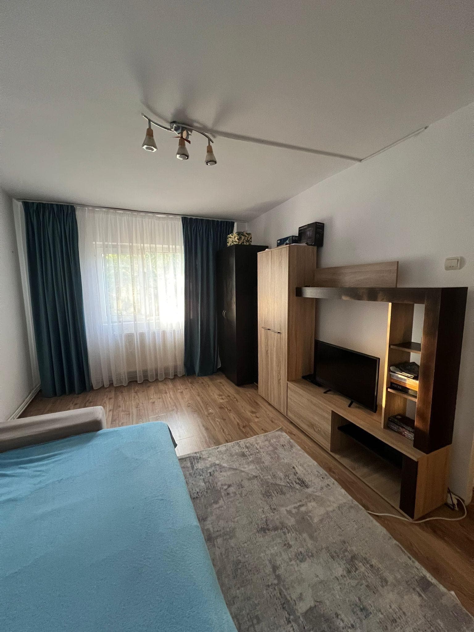 Garsoniera.Militari.Rasaritului - imagine 1