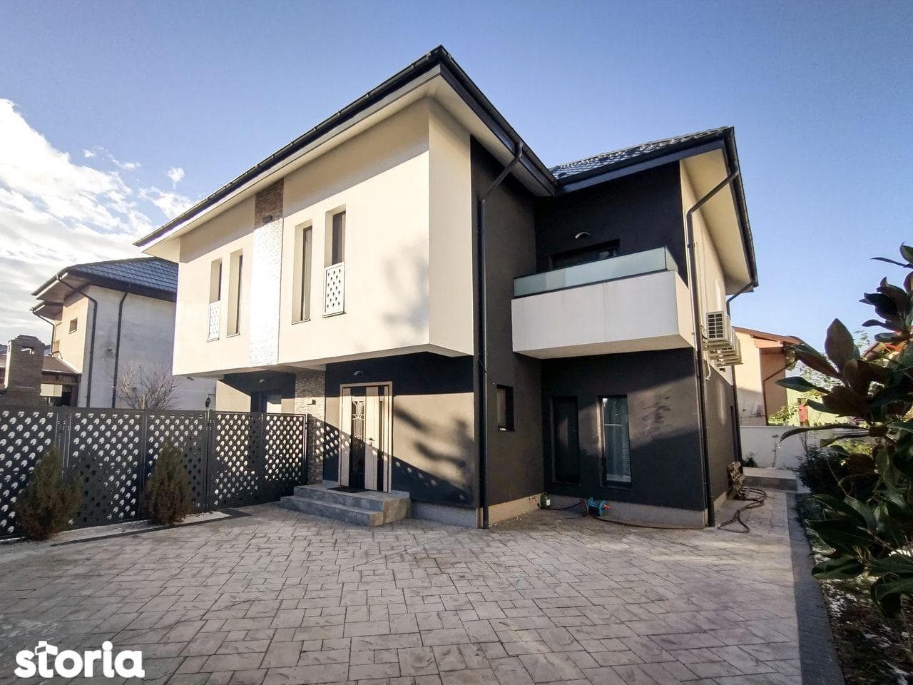 Vand casa tip duplex: 2025, 156 mp utili, 260 mp teren - zona Pacii