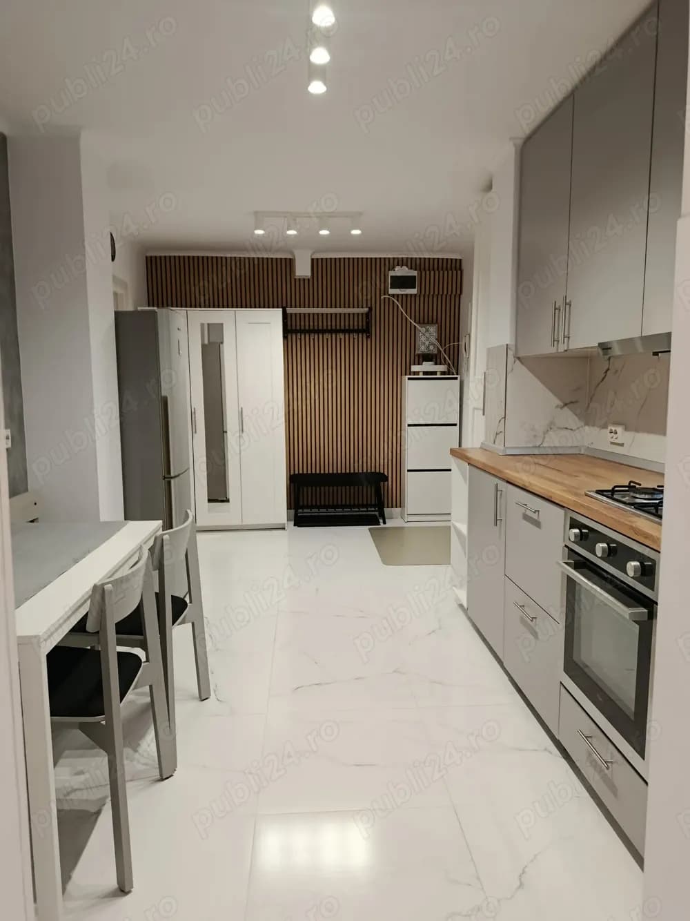 Inchiriez Apartament 2 Camere Decomandat