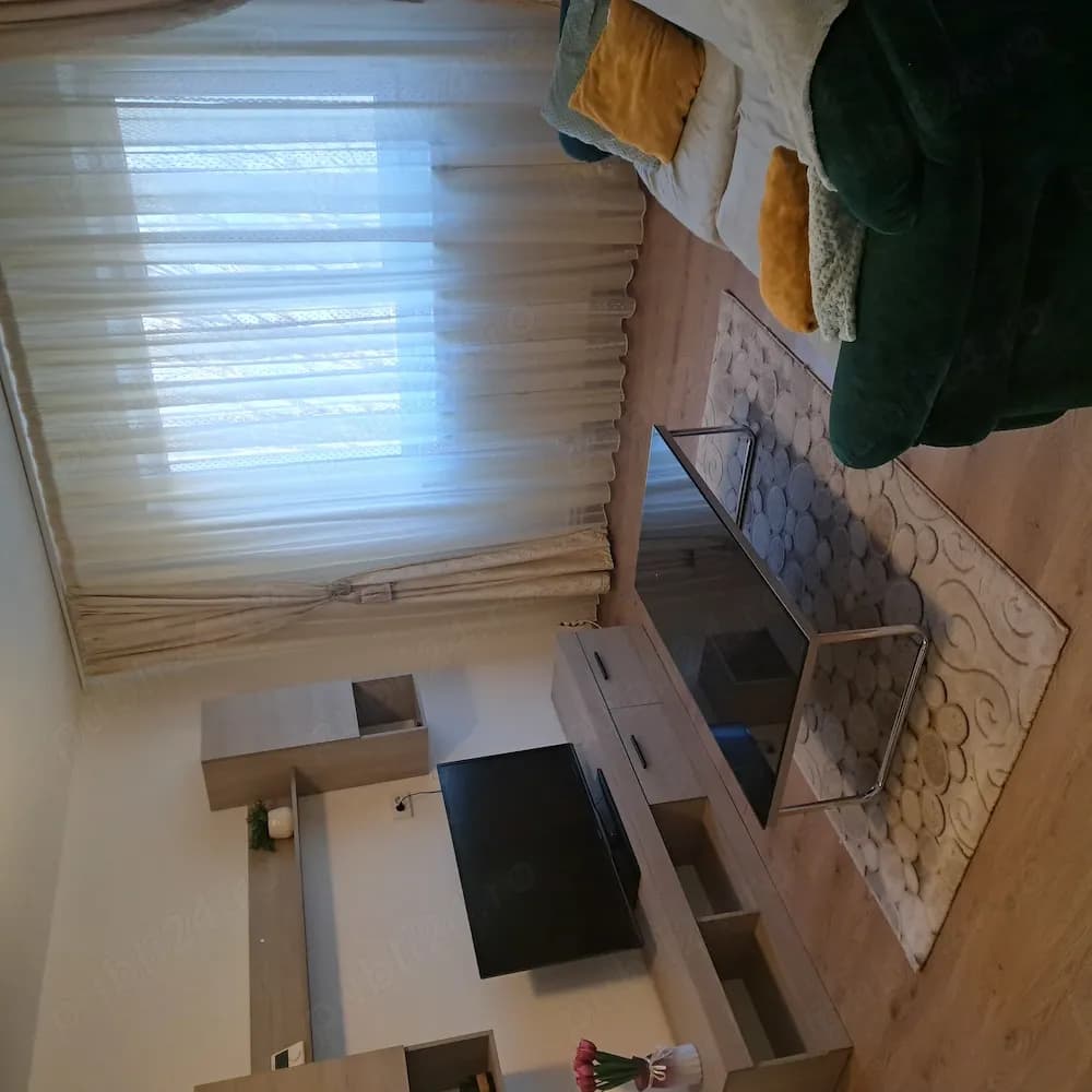 Inchiriez apartament 2 camere semidecomandat zona Eden