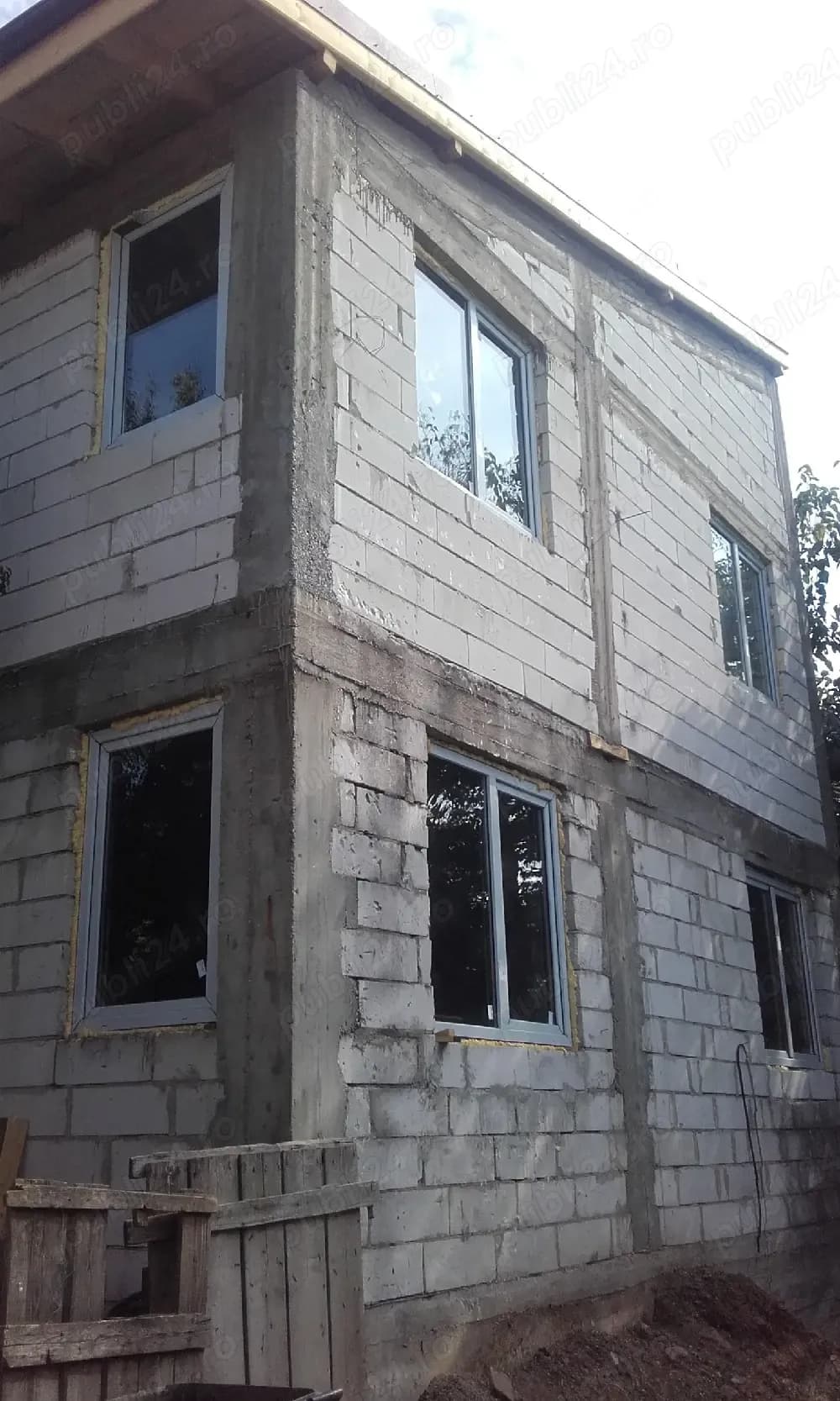 Casă P+1 160 mp + pivniță și curte construcție la roșu Str. Valeriu Braniște 38B