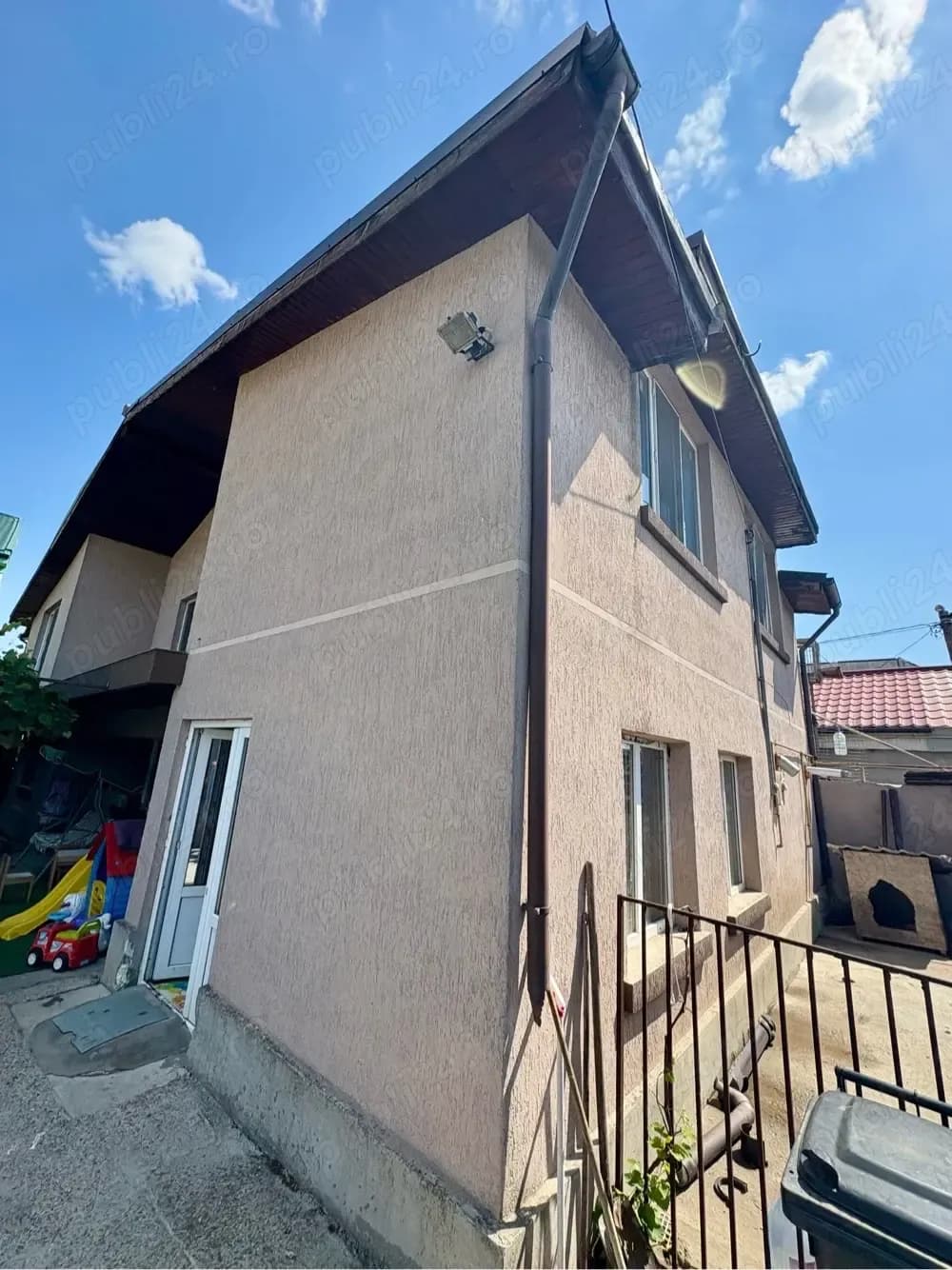 Casa 220 mp utili teren 260 bratianu constanta - imagine 1