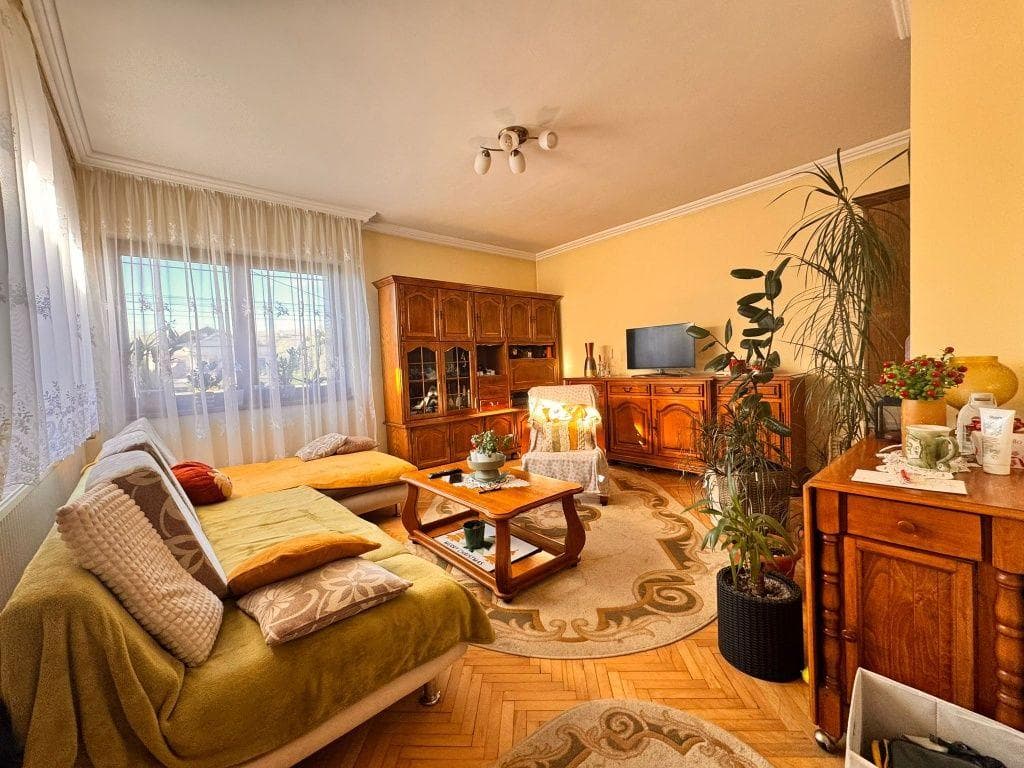 Casă de vânzare în comuna Baciu - imagine 1