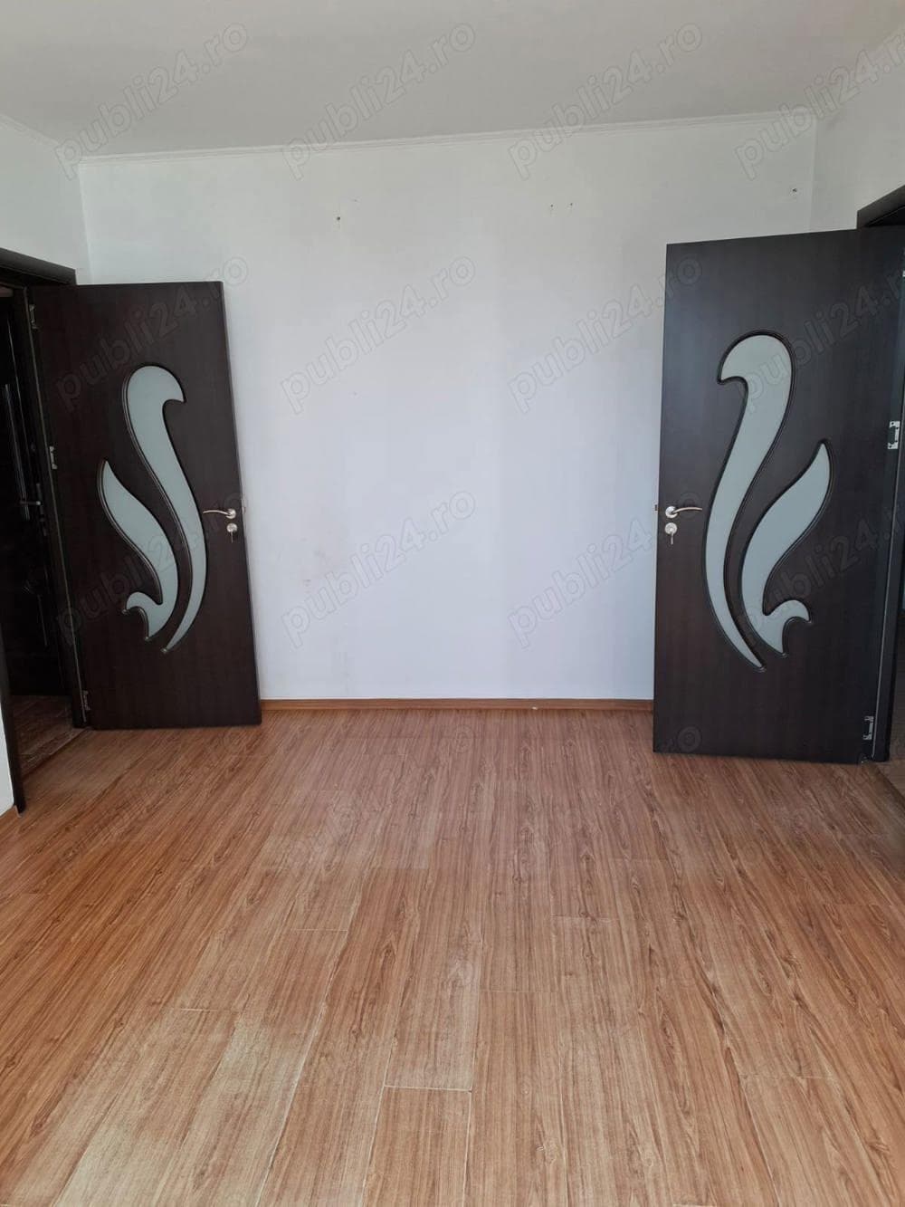 Apartament de vanzare 3 camere - proprietar - imagine 1