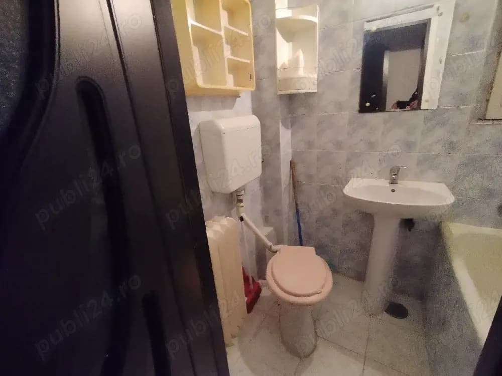 vând apartament cu doua camere decomandat confort doi