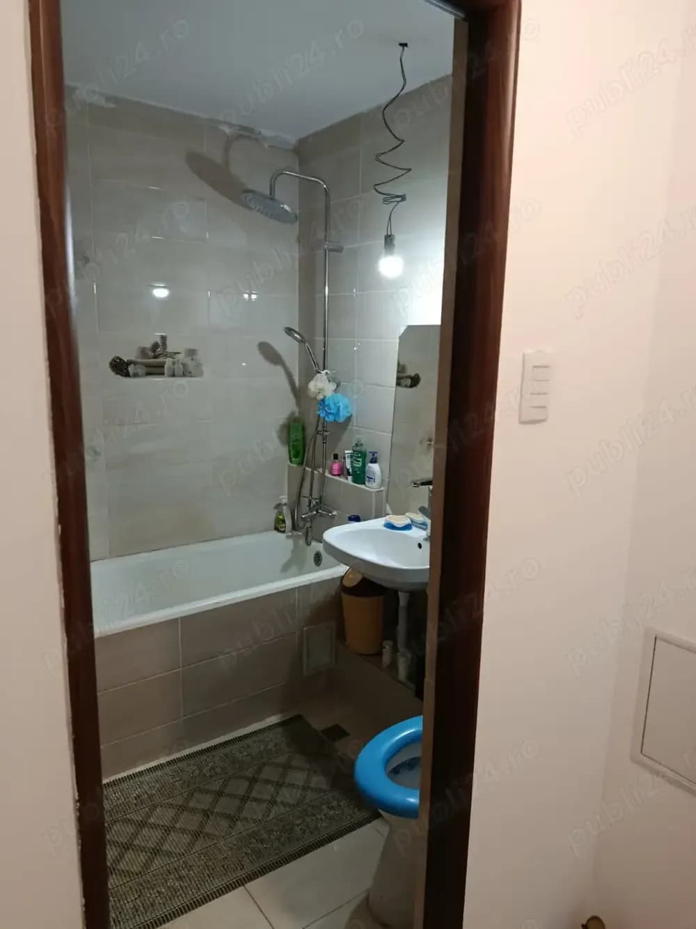 Vanzare apartament 3 camere semidecomandat - imagine 1