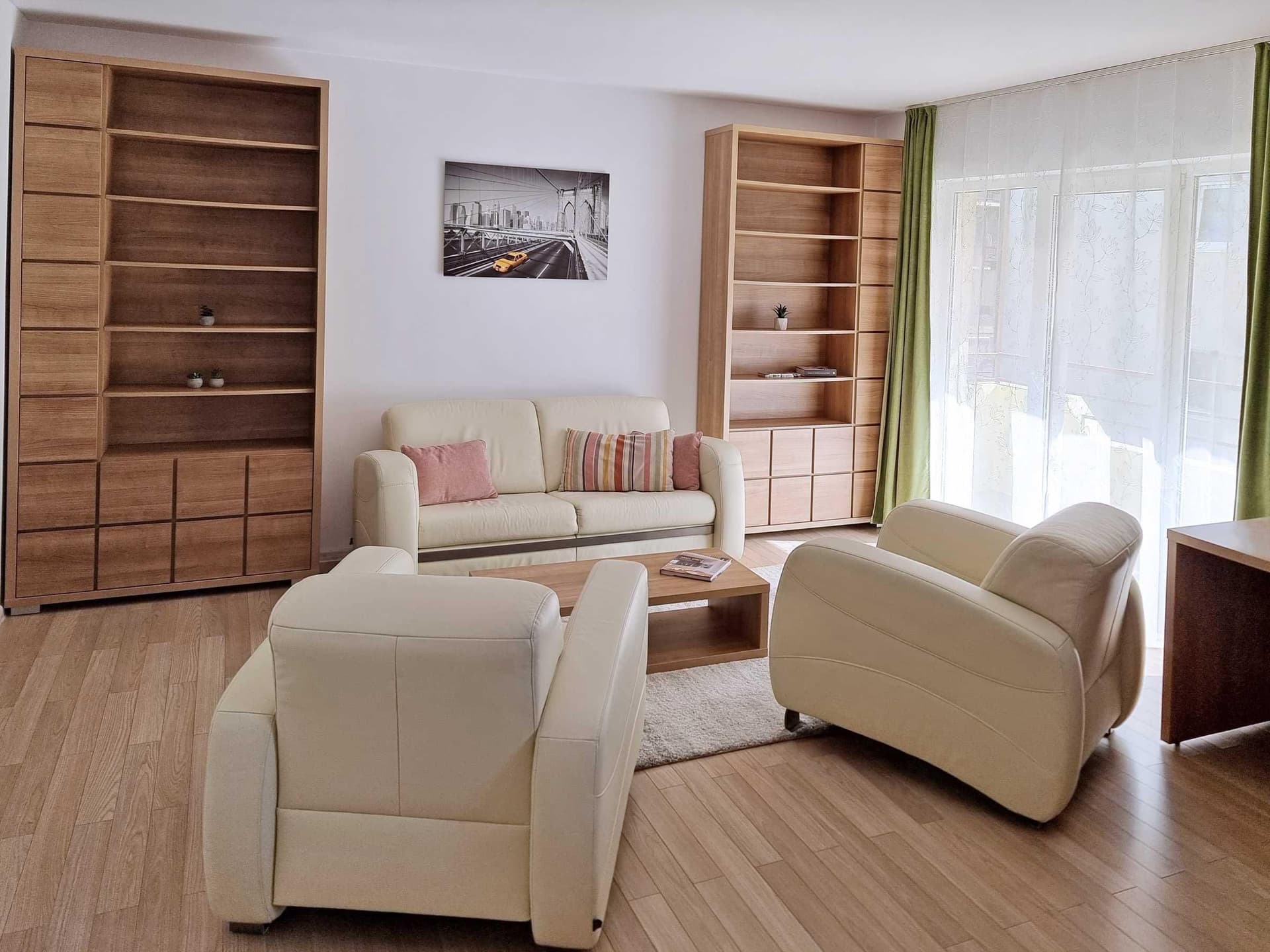 Apartament 2 camere decomandat, luminos, 58 mp + 2 balcoane + parcare - imagine 1