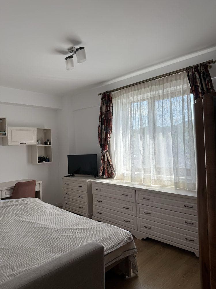 Inchiriez o camera intr-un apartament de 2 camere,zona Buna Ziua - imagine 1