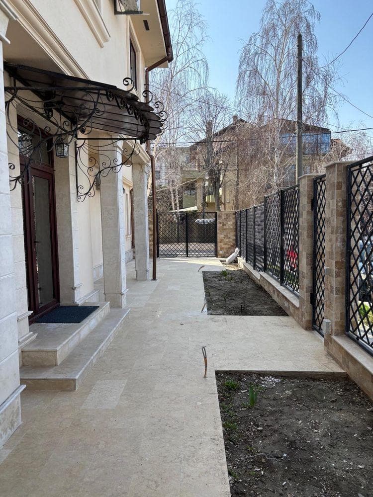 Inchiriem casa Tomis 2