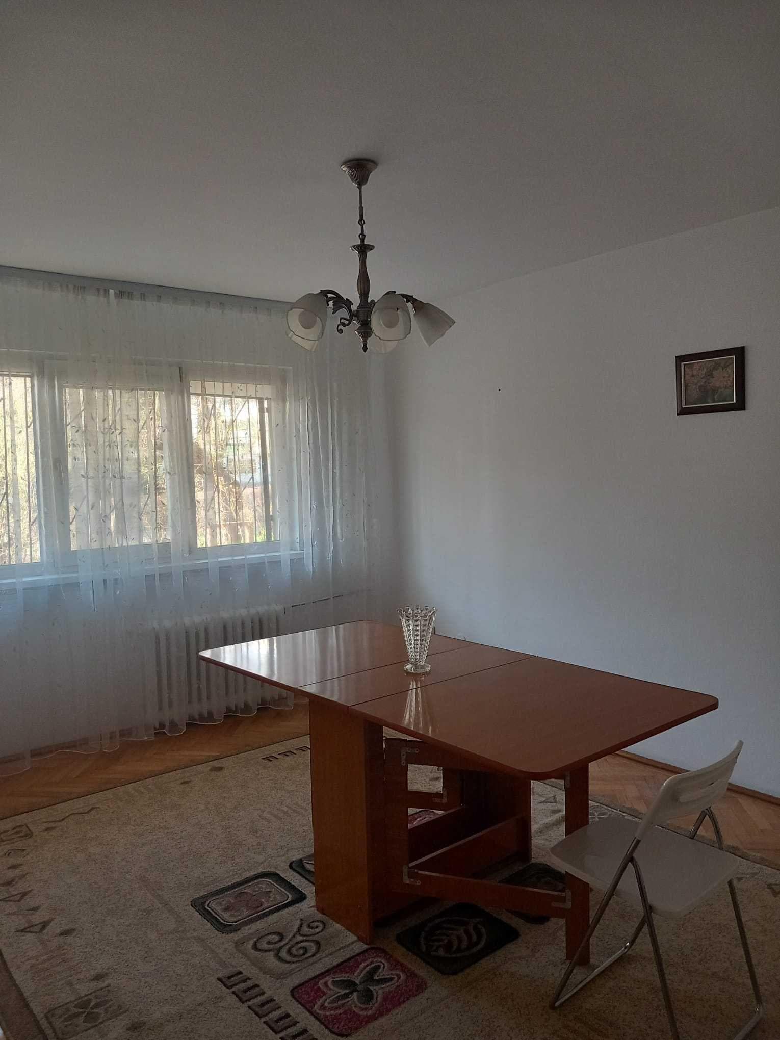 Apartment 3 camere, decomandat, zona Lămâița 63mp - imagine 1