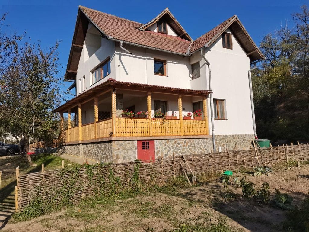 Vila 5 camere Campulung - imagine 1