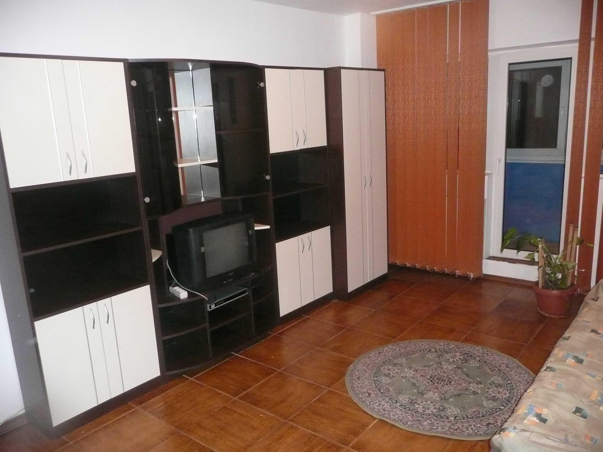 Proprietar inchiriez apartament 3 camere Crangasi