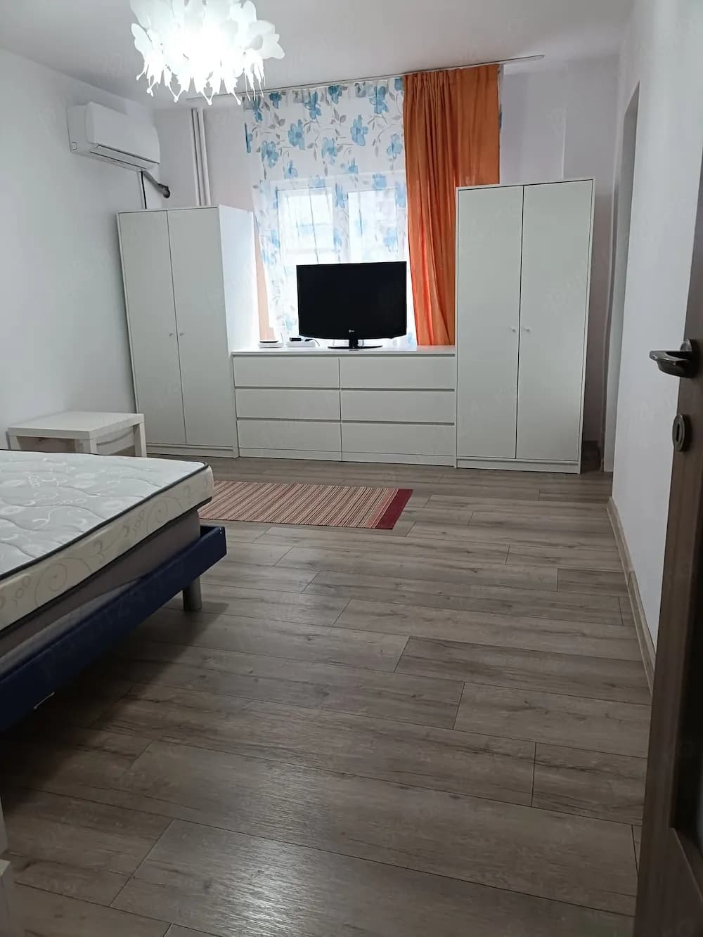 Închiriez garsonieră - imagine 1