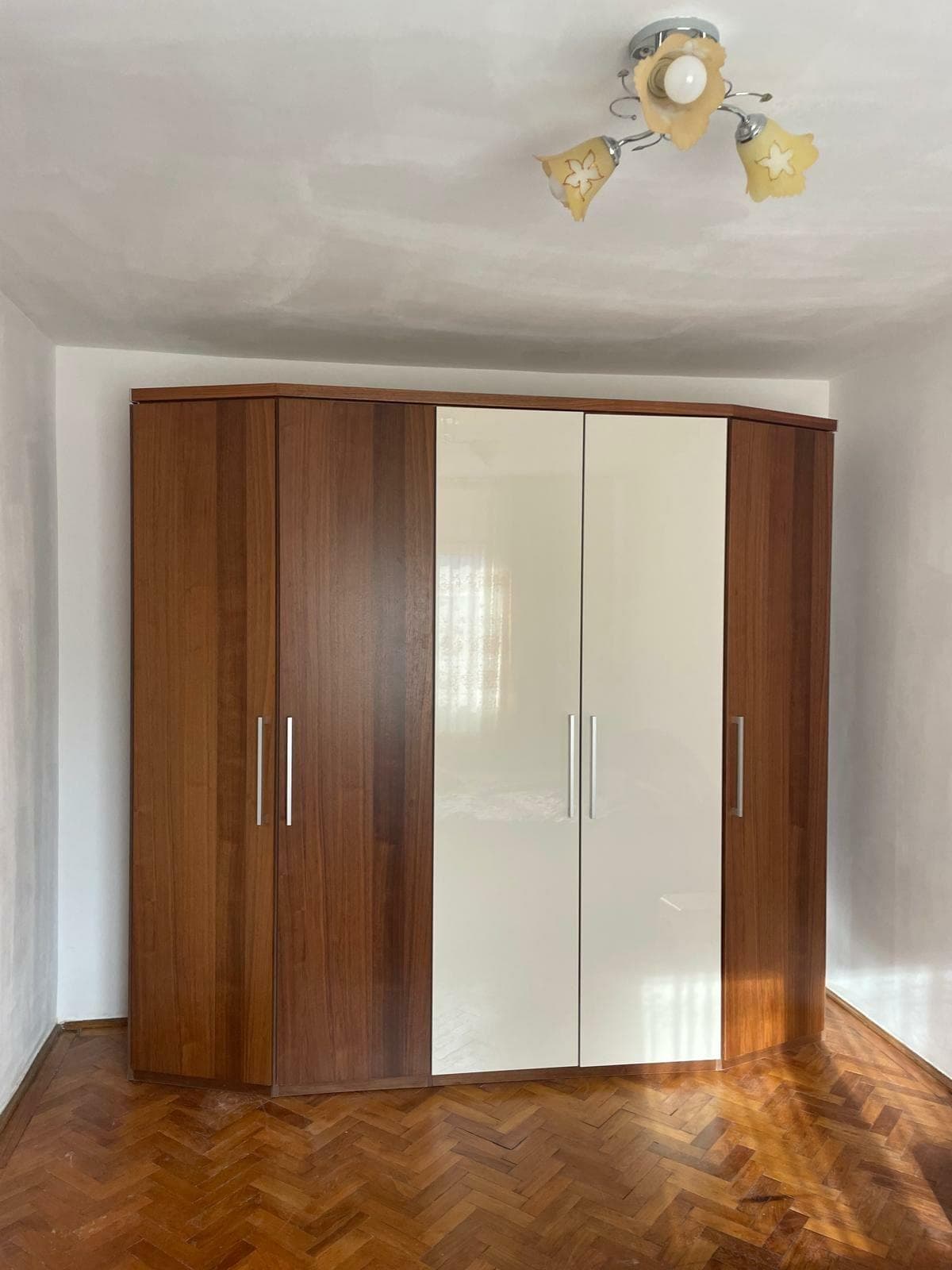Proprietar ofer apartament cu 2 camere pentru inchiriere