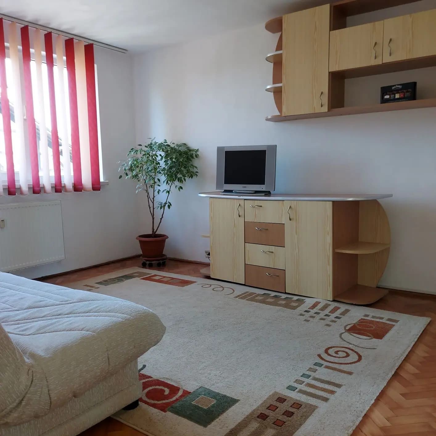 Proprietar inchiriez (ofer) garsoniera - imagine 1