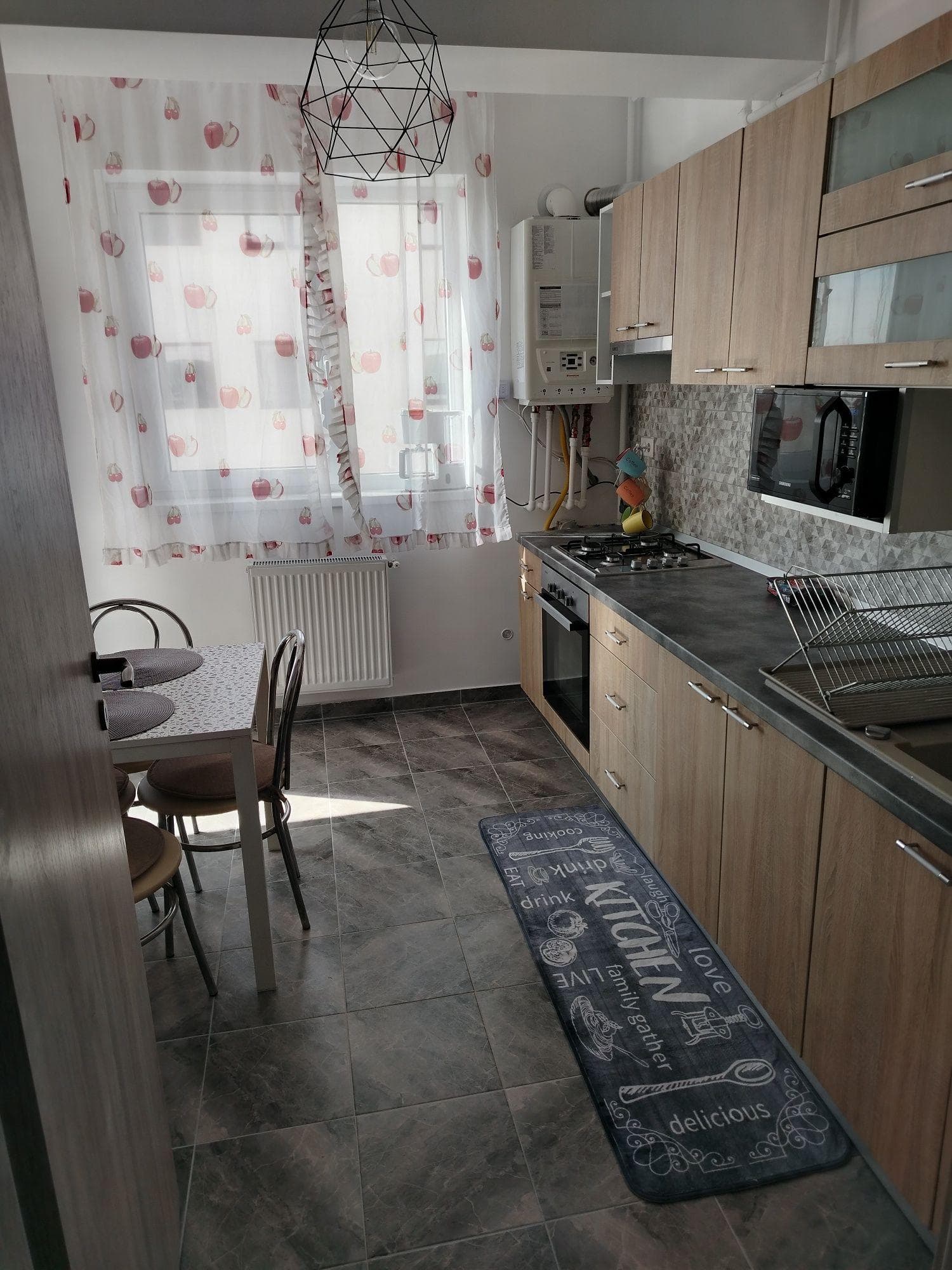 Închiriez sector 4 apartamrnt - imagine 1