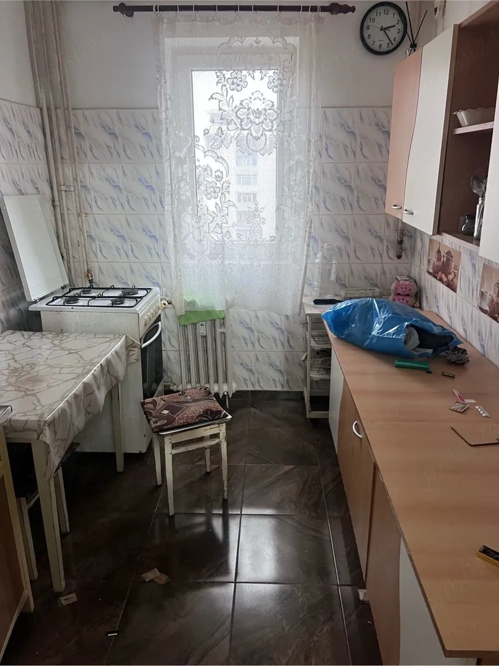 inchiriez apartament 3 camere