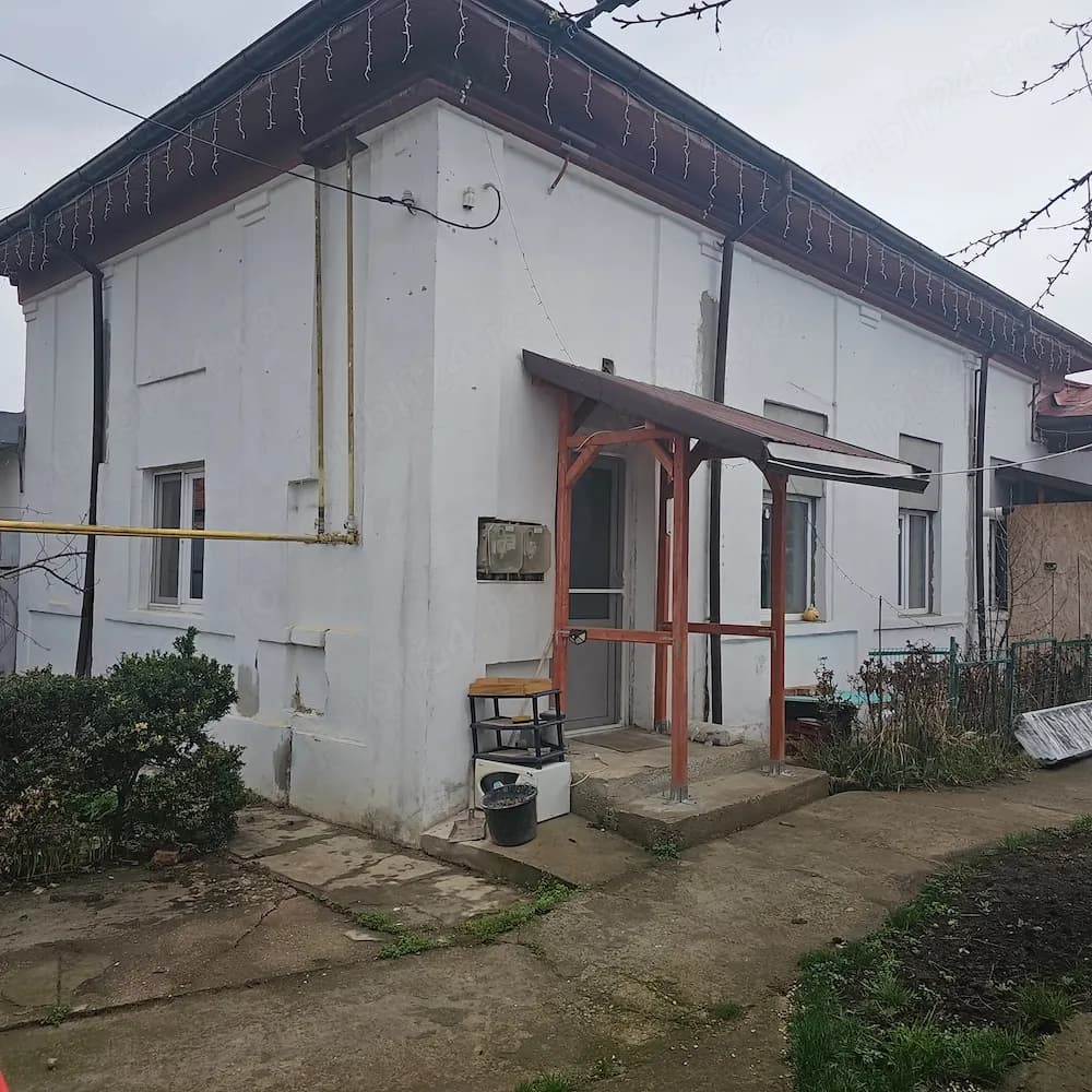 Se oferă spre închiriere casă situată în :Ploiesti , zona 1 Mihai Viteazul. - imagine 1