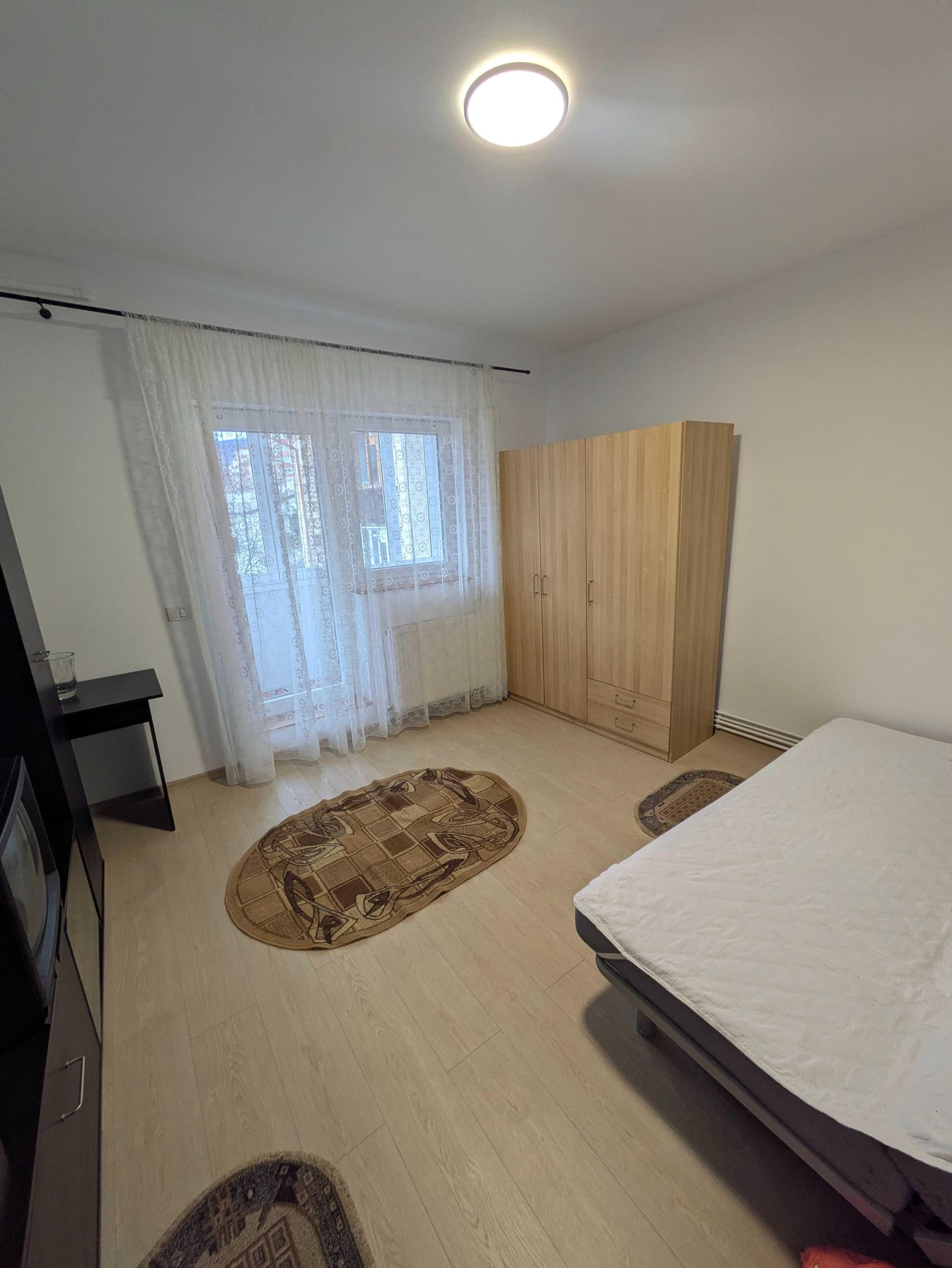 Garsonieră Răcădău - Etaj 3/4 - Prima Închiriere (Renovată)