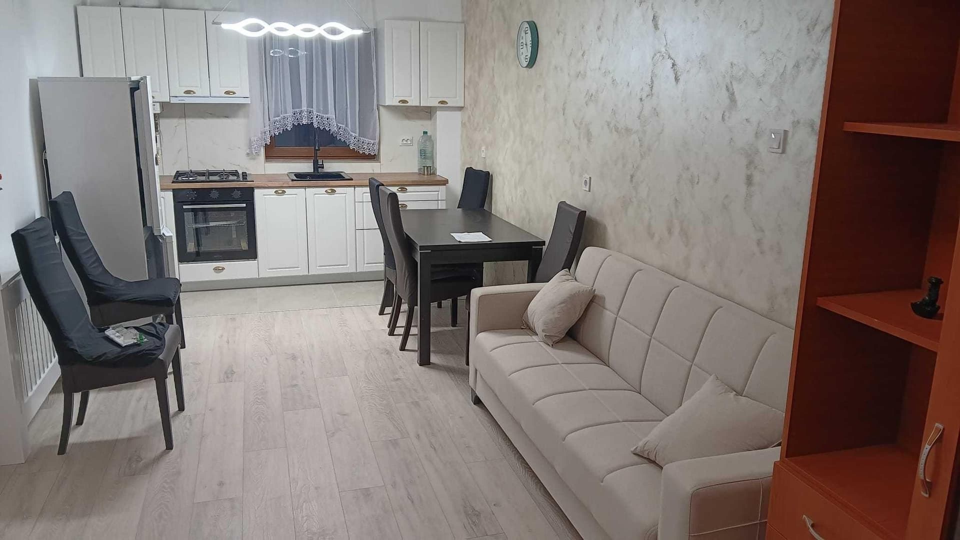 PF.inchiriez ap.2 dormitoare și bucătărie open space - imagine 1