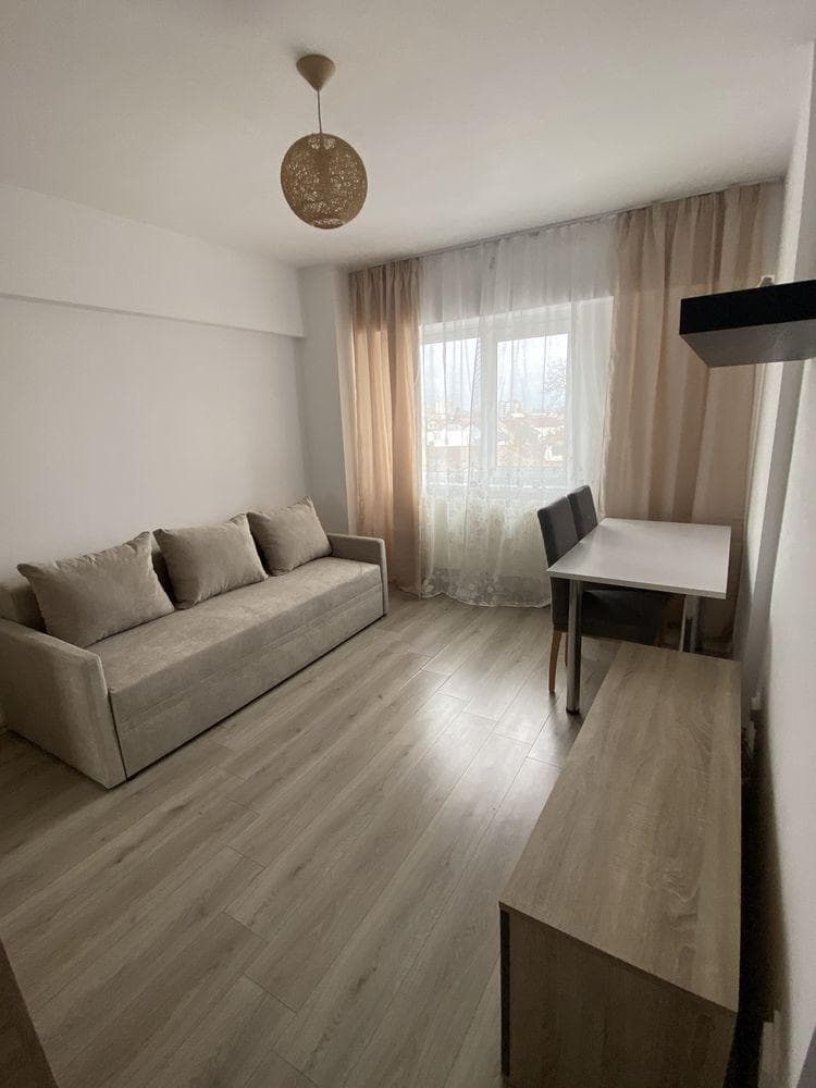 Închiriez garsonieră