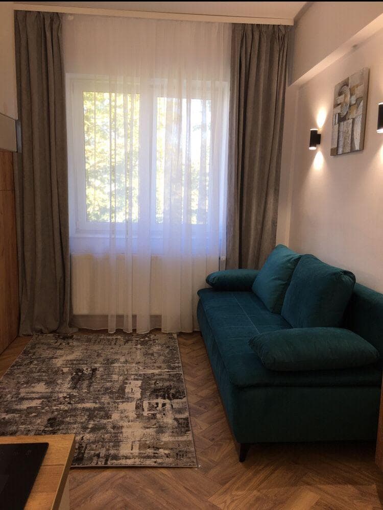 Inchiriez garsoniera langa piata Astra