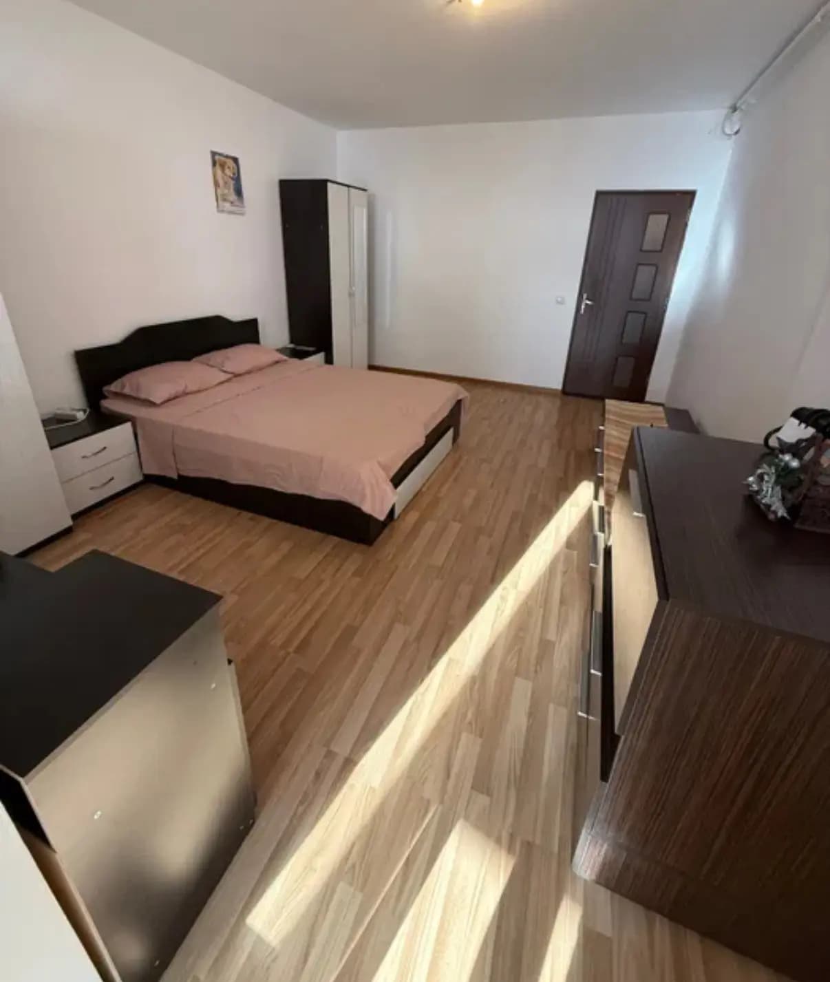 Inchiriez garsoniera Rahova