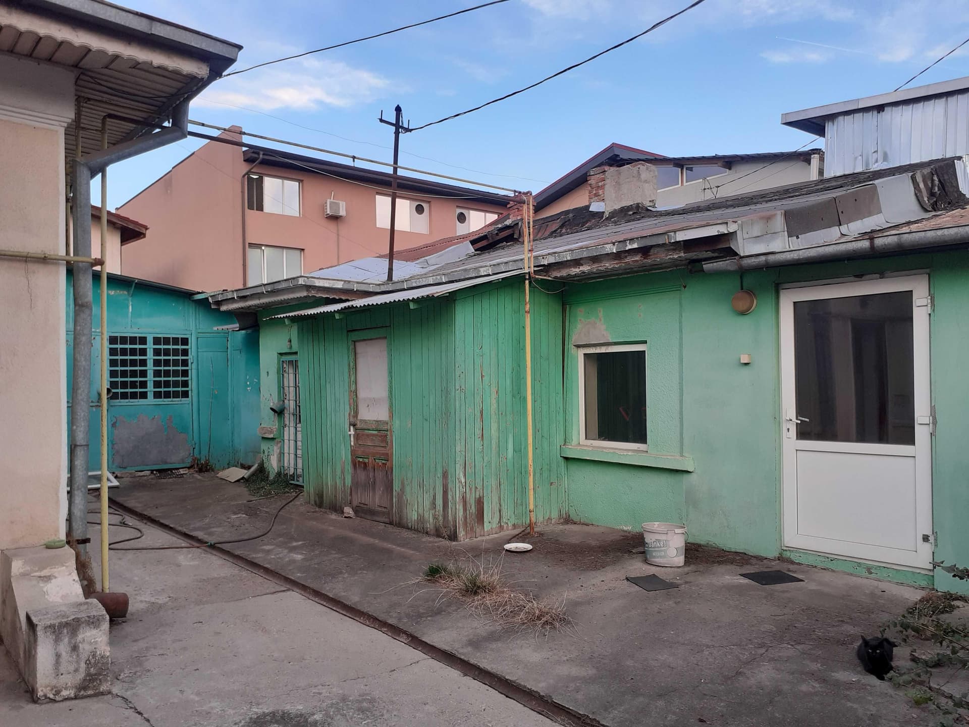 Casa cu teren 298 mp, zona 16 Februarie, Bazilescu - imagine 1