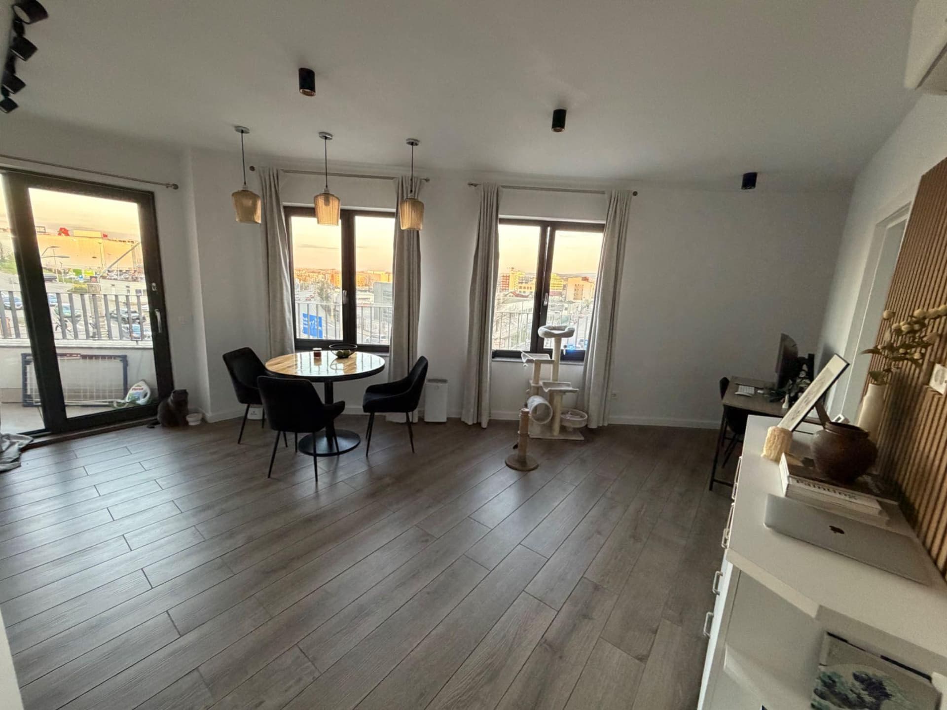 Persoana fizica vand apartament cu 2 camere + loc parcare subteran Cartier Iris, zona Oasului