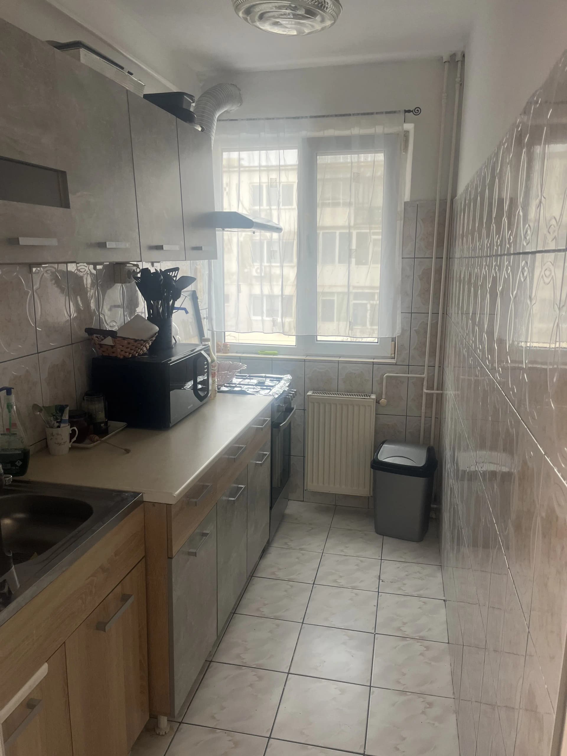 Închiriez apartament 2 camere - imagine 1