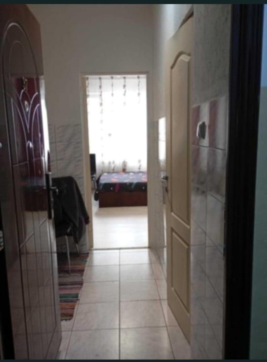 Închiriez garsoniera