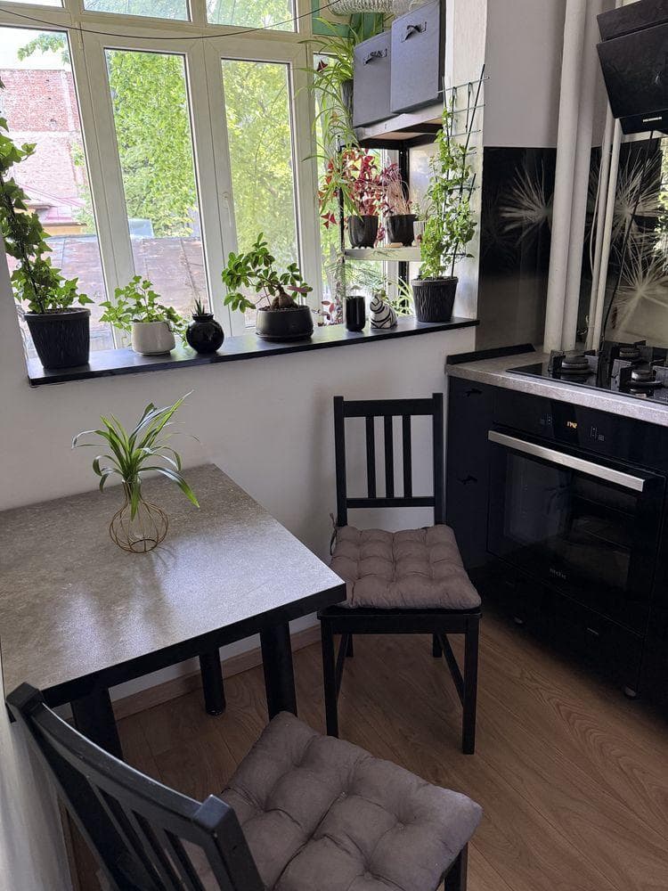 Apartament 2 camere la et.1 cu loc de parcare plătit la ADP