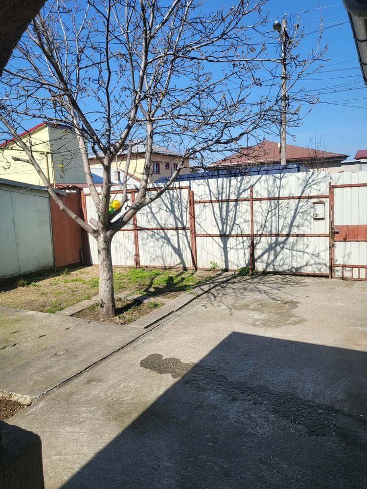 Casa la curte de inchiriat!!!(300m)