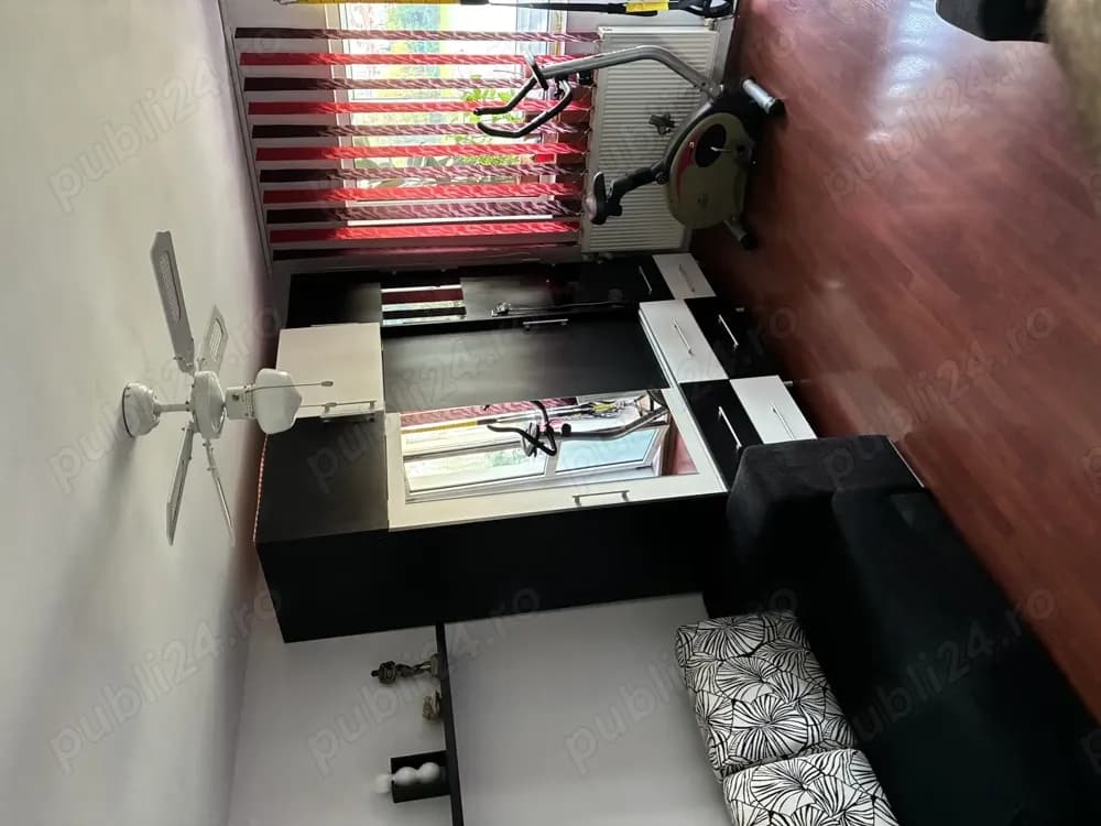 Vând apartament cu 2 canere