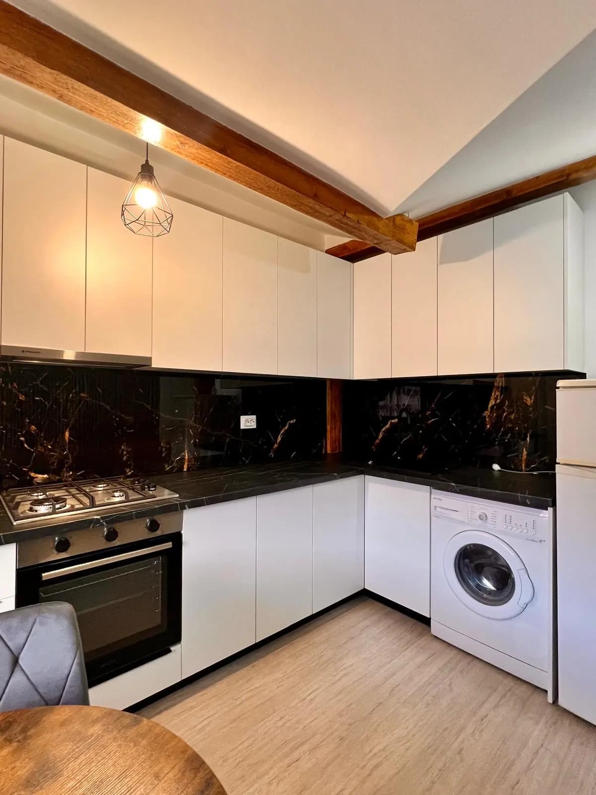 Inchiriez apartament