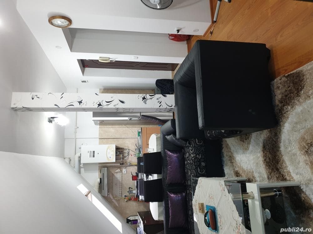 Vând apartament 3 camere Floresti