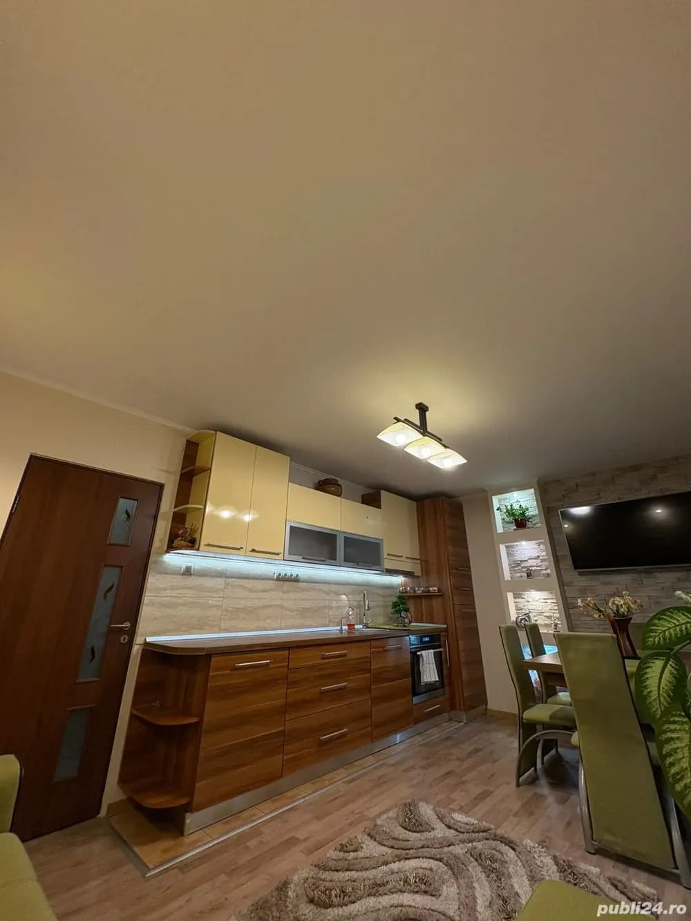 dau in chirie apartament 3 camere ,zona Intre Lacuri