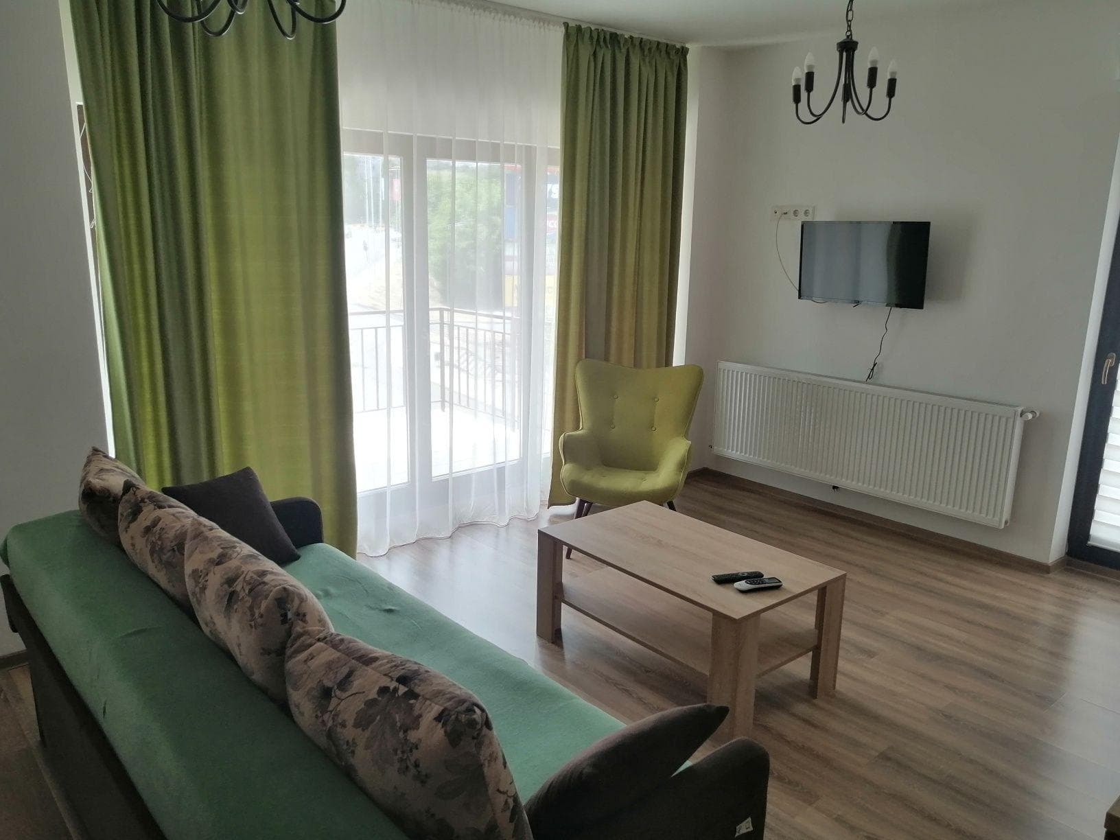 Închiriere apartament 2 camere(in bloc nou)+loc de parcare - imagine 1