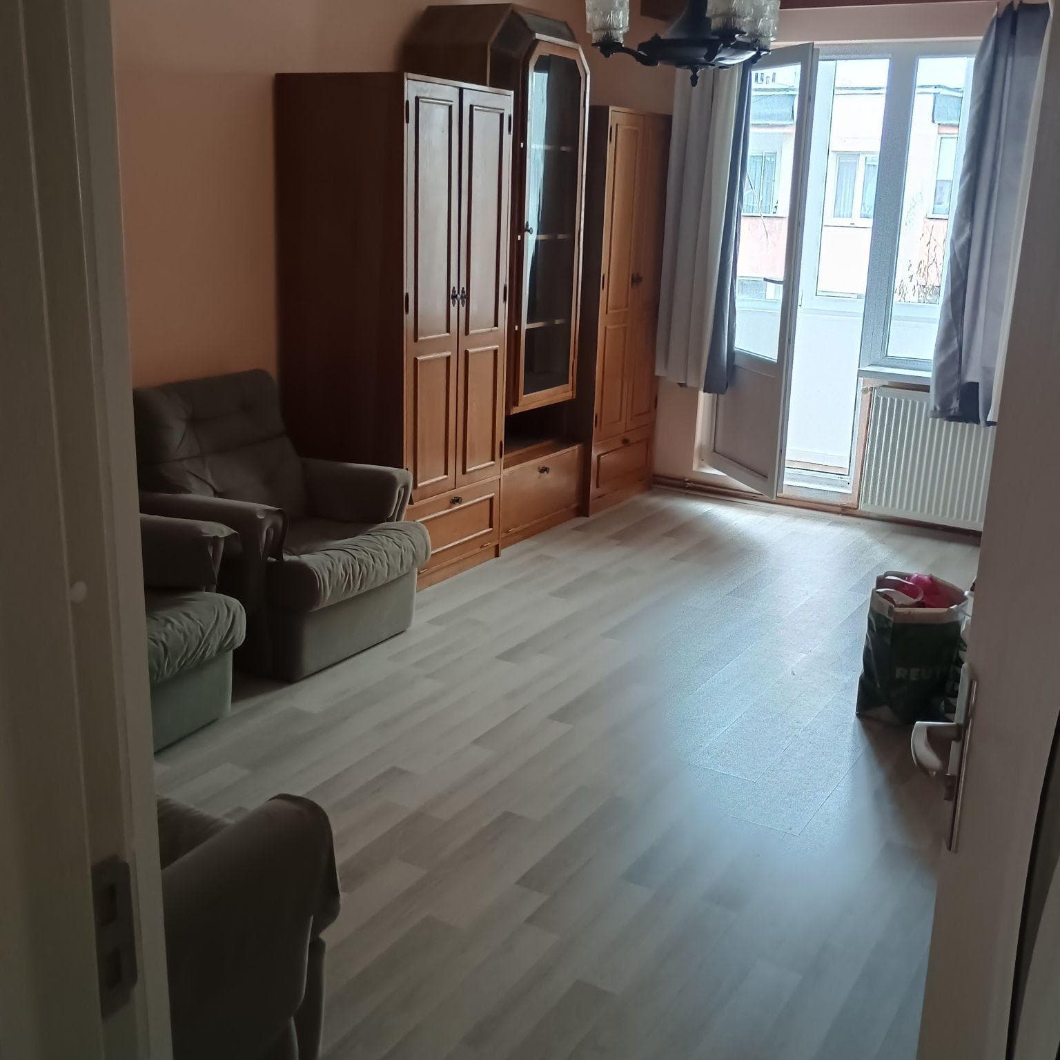 Închiriere apartament - imagine 1